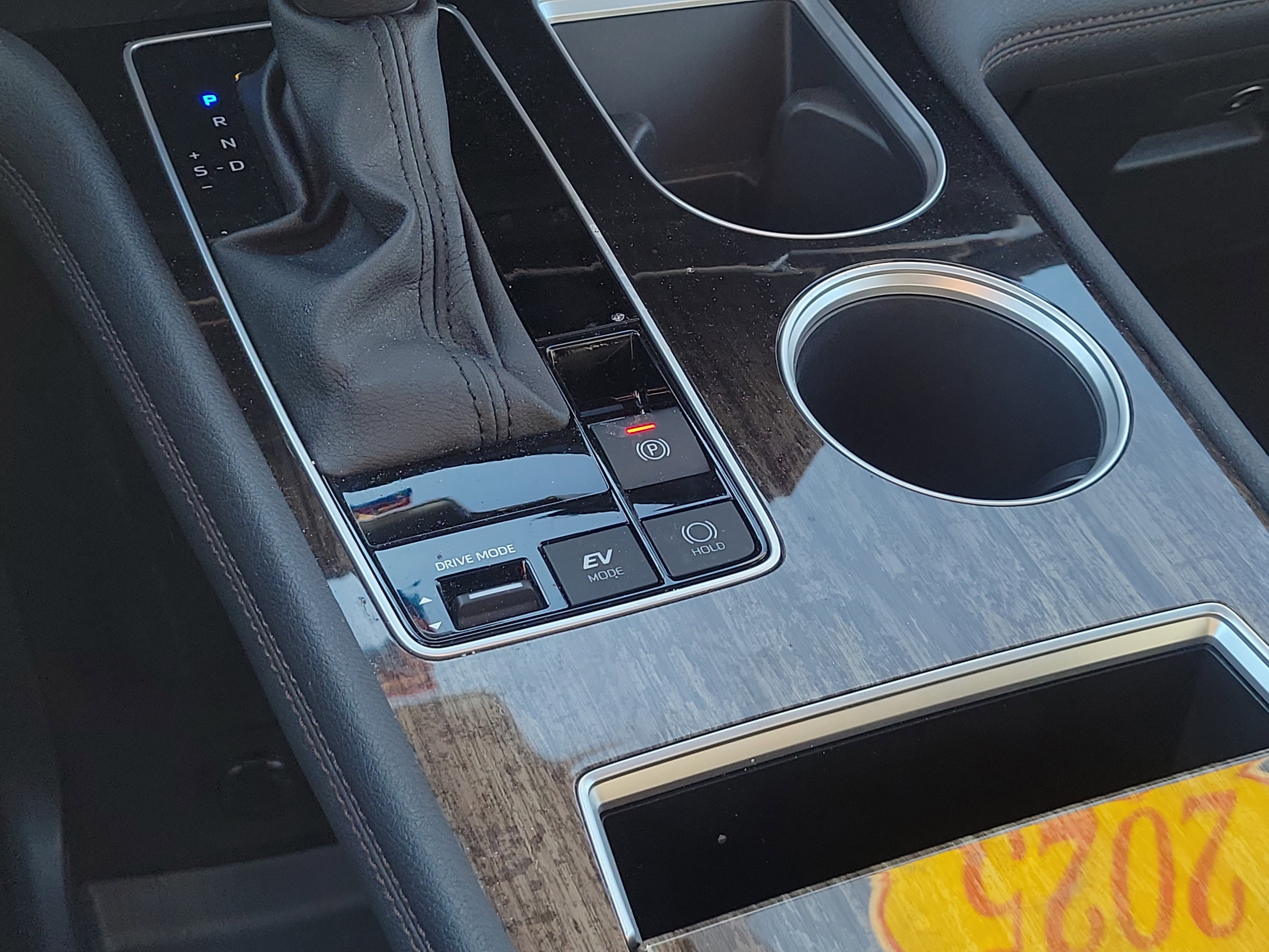 Used 2025 Toyota Sienna Platinum image 30