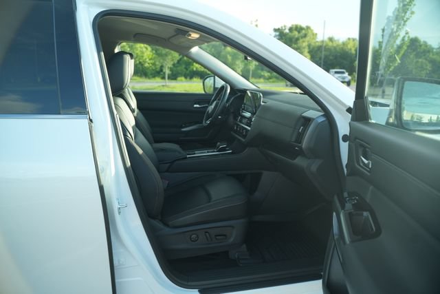 Used 2025 Nissan Pathfinder SL AWD/4WD image 20