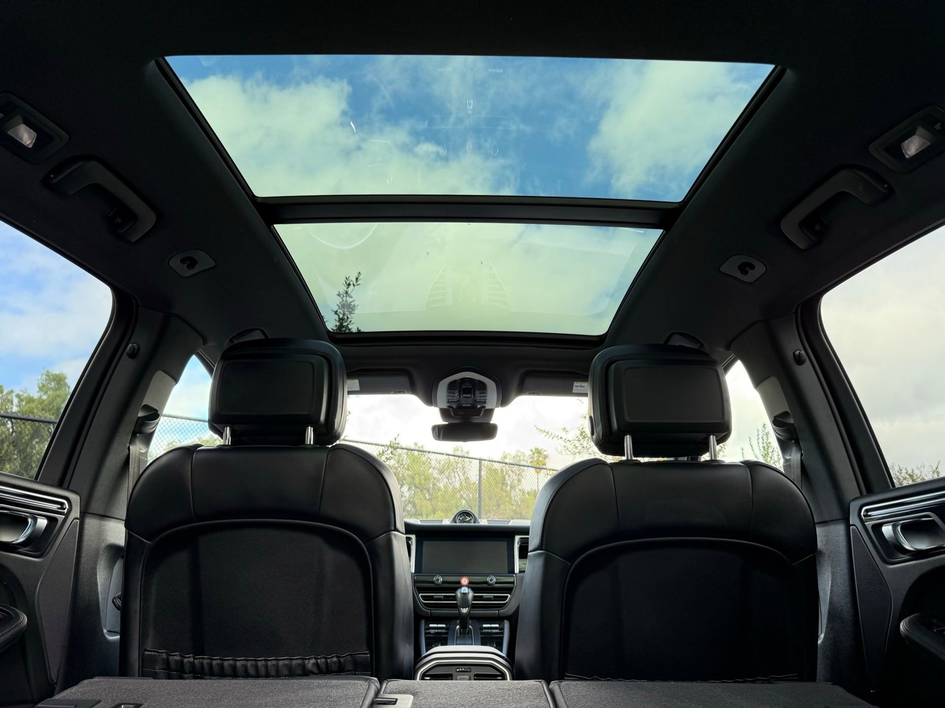 Certified 2024 Porsche Macan image 36