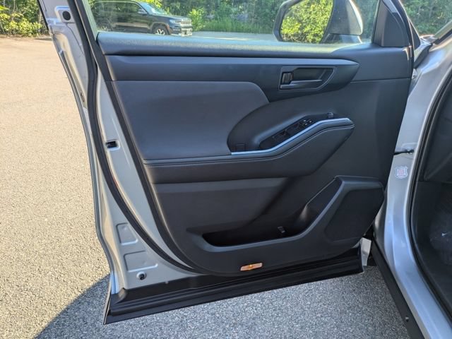 Certified 2024 Toyota Highlander LE AWD/4WD image 19