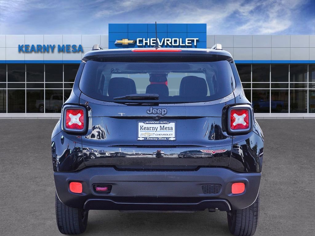 Used 2017 Jeep Renegade Trailhawk w/ Premium Trailhawk Package AWD/4WD image 5