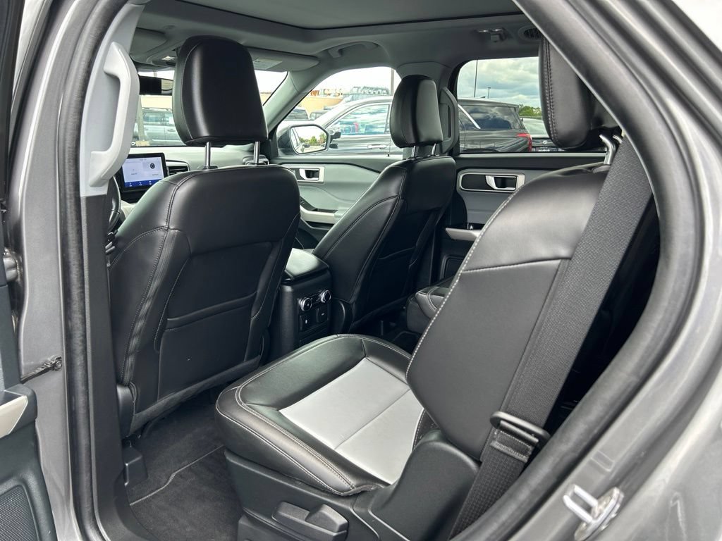 Used 2023 Ford Explorer XLT w/ Equipment Group 202A AWD/4WD image 33