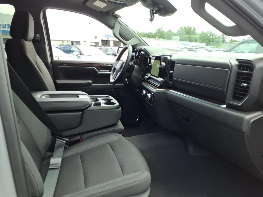 Certified 2024 GMC Sierra 1500 Elevation w/ LPO, Elevation Black Package AWD/4WD image 15