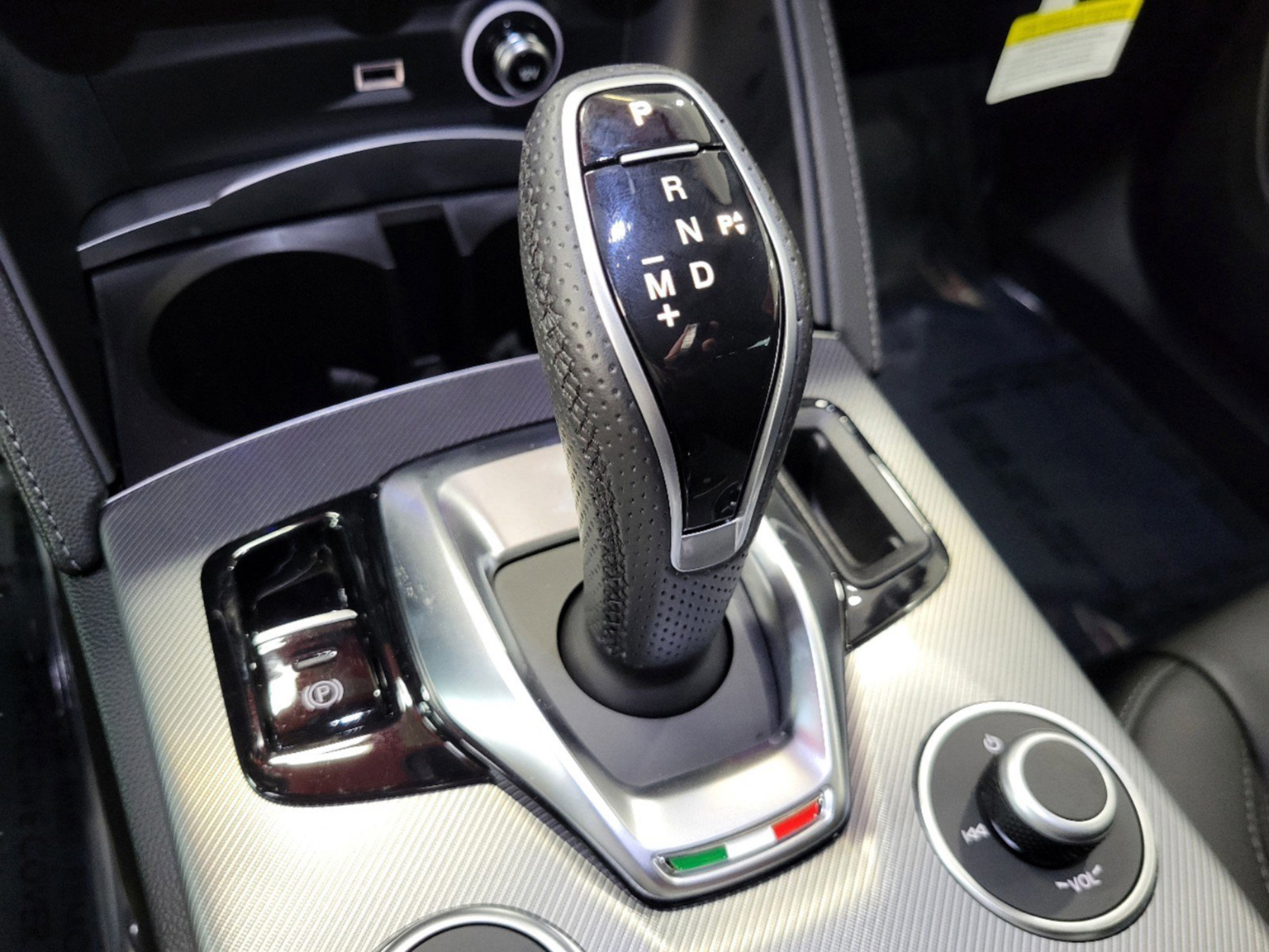 New 2025 Alfa Romeo Stelvio Sprint AWD/4WD image 36