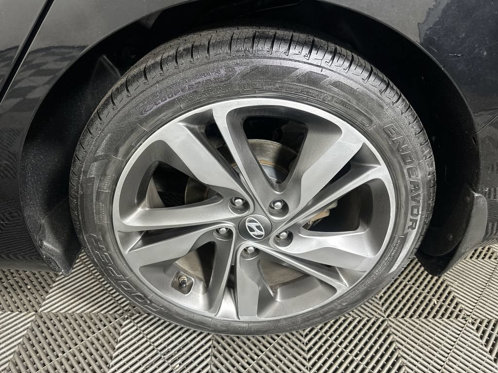 Used 2015 Hyundai Elantra Limited FWD image 31
