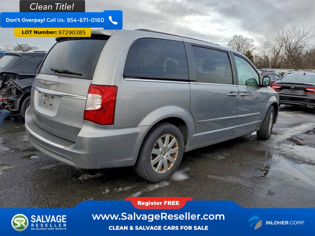Used 2013 Chrysler Town & Country Touring image 4
