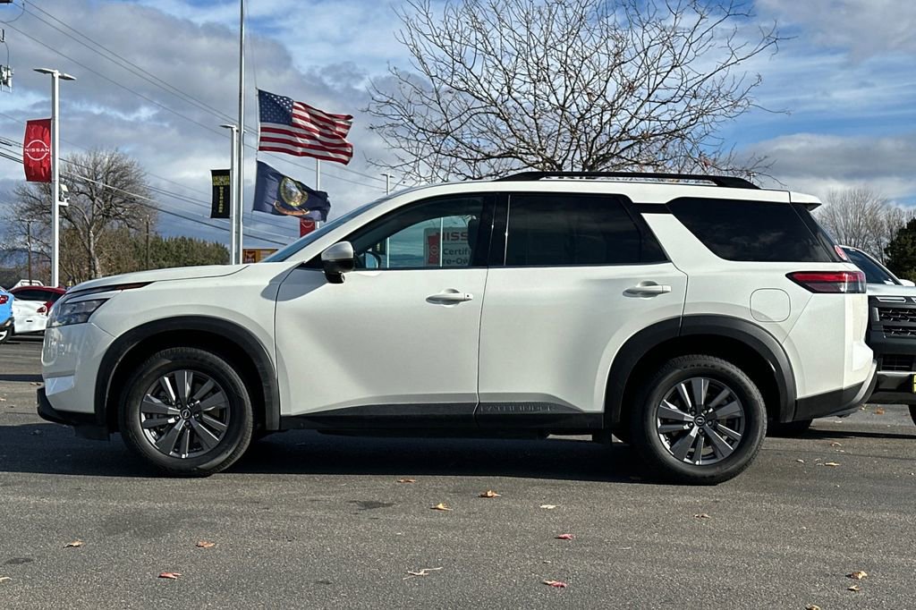 Used 2024 Nissan Pathfinder SV AWD/4WD image 7