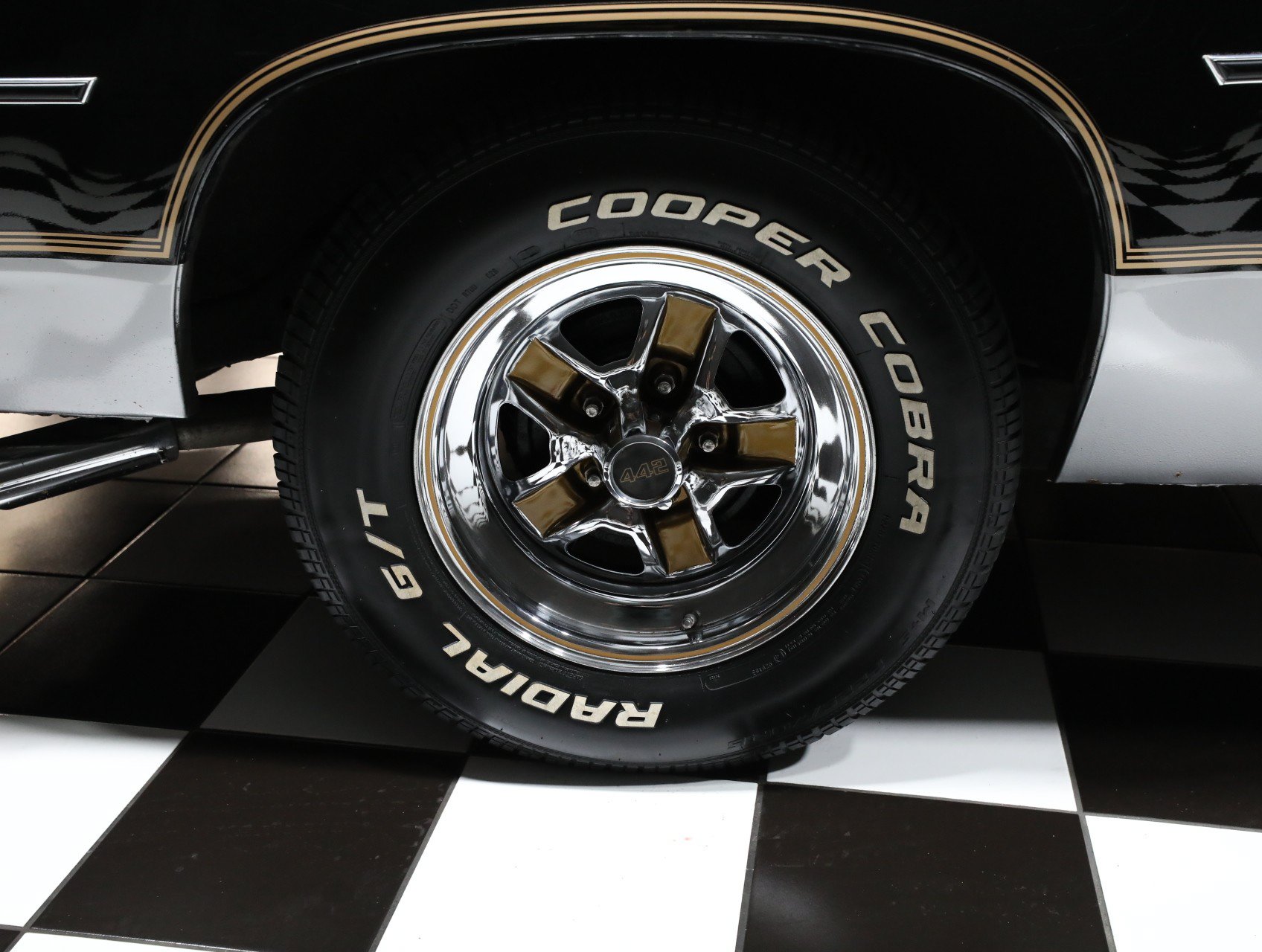 Used 1987 Oldsmobile Cutlass Supreme Salon RWD image 32