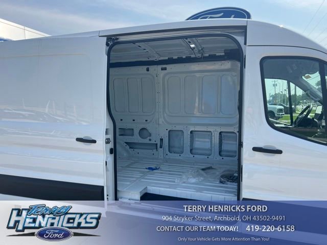 New 2023 Ford E-Transit Medium Roof RWD image 10
