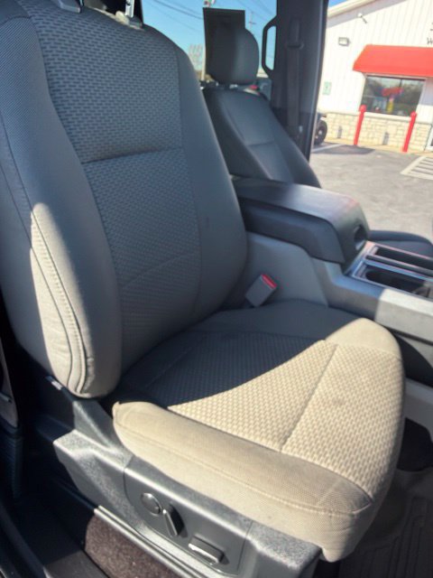 Used 2015 Ford F150 XLT w/ Equipment Group 302A Luxury AWD/4WD image 23