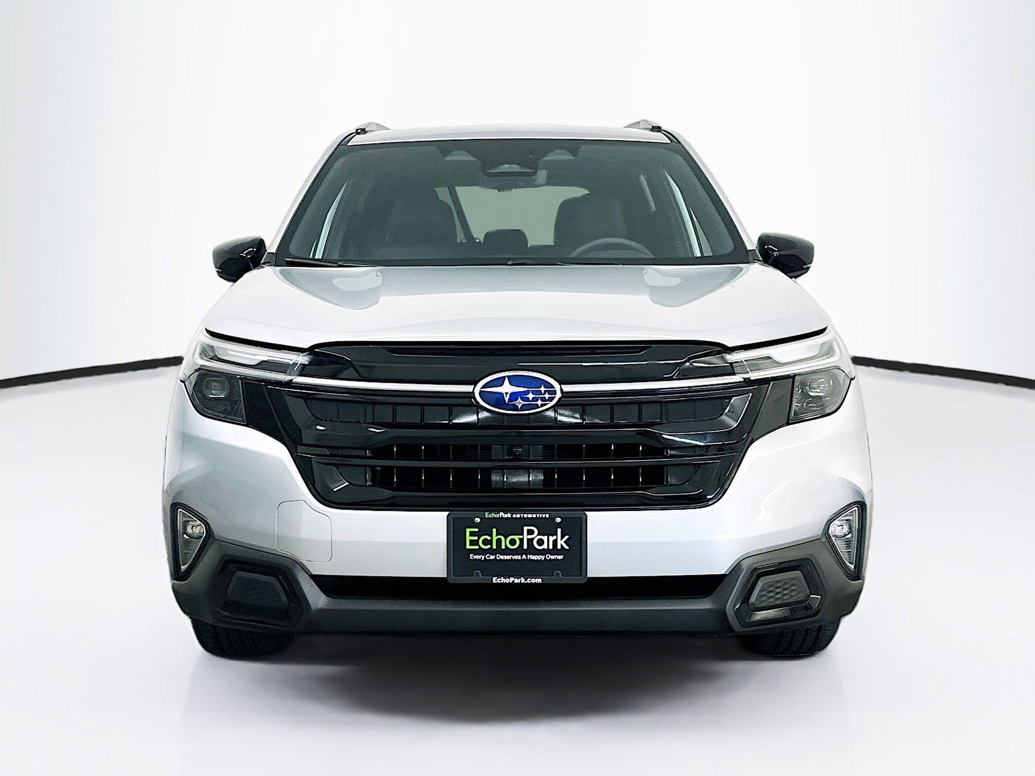 Used 2025 Subaru Forester Touring AWD/4WD image 2