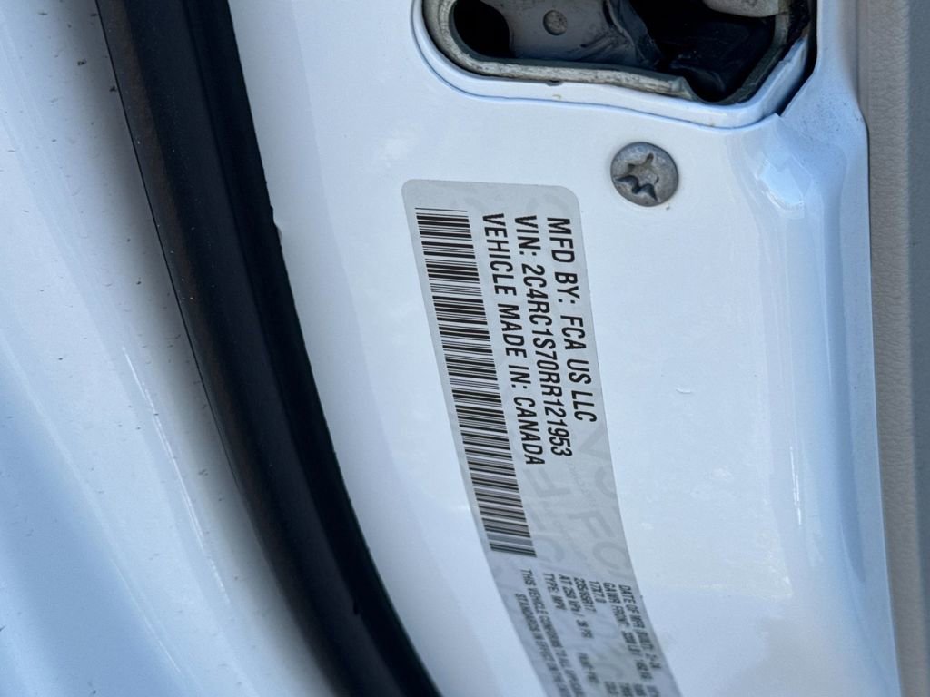 Used 2024 Chrysler Pacifica Select image 29