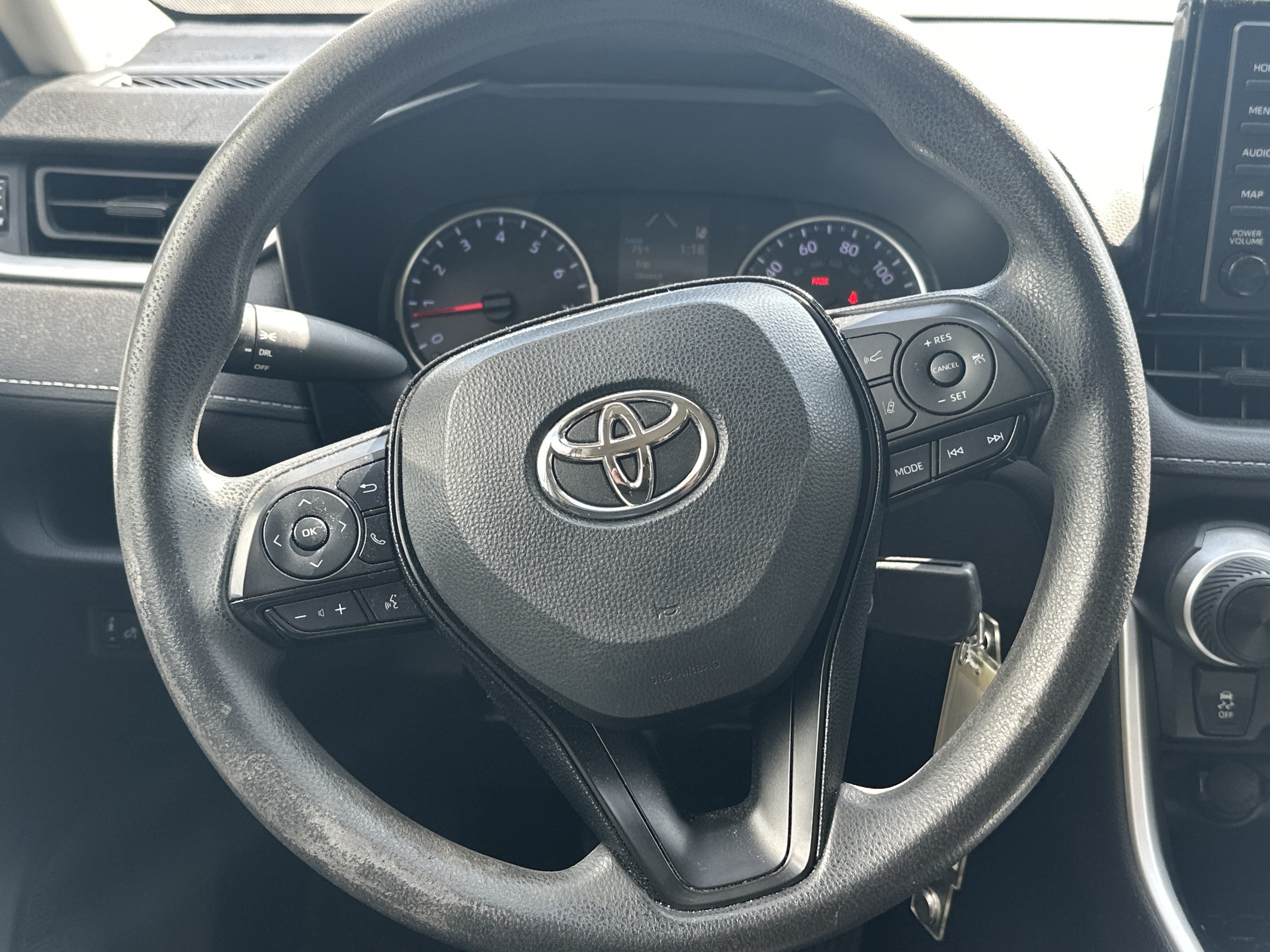 Used 2020 Toyota RAV4 LE FWD image 17