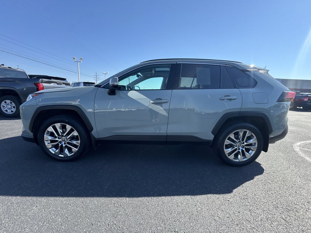 Used 2021 Toyota RAV4 XLE Premium AWD/4WD image 5