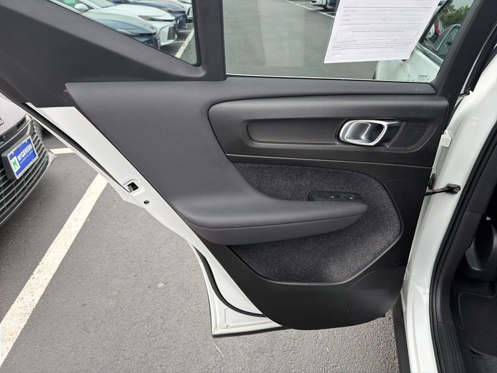 Used 2023 Volvo XC40 B5 Plus AWD/4WD image 16