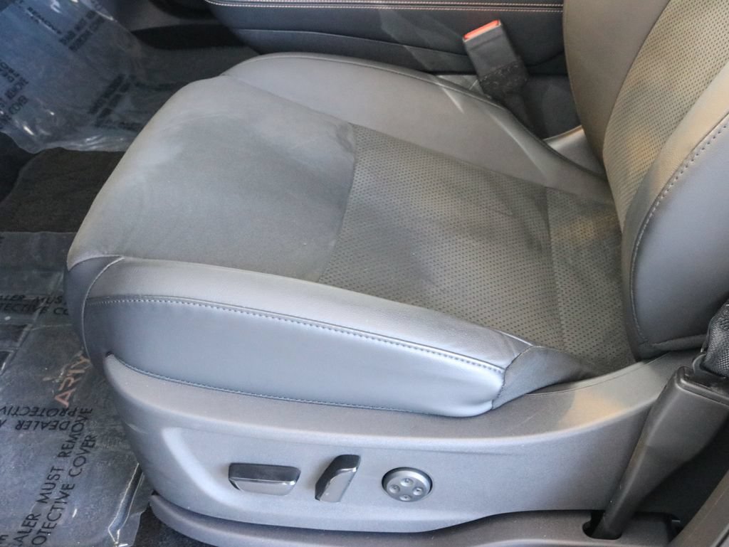 Used 2024 Nissan Ariya AWD image 28