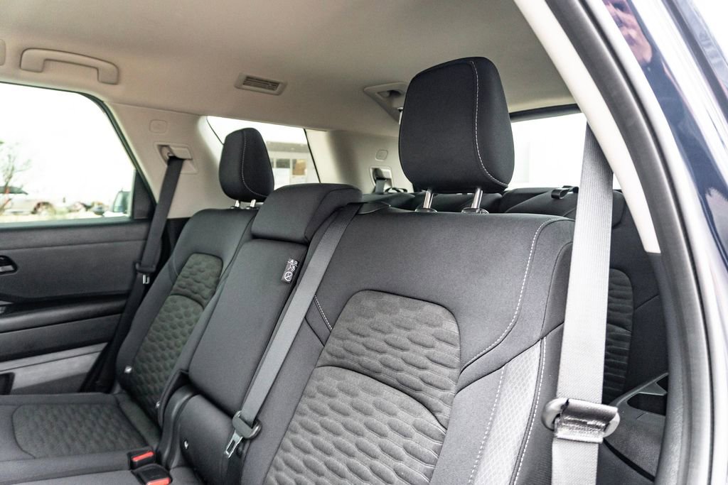 Used 2025 Nissan Pathfinder SV image 27