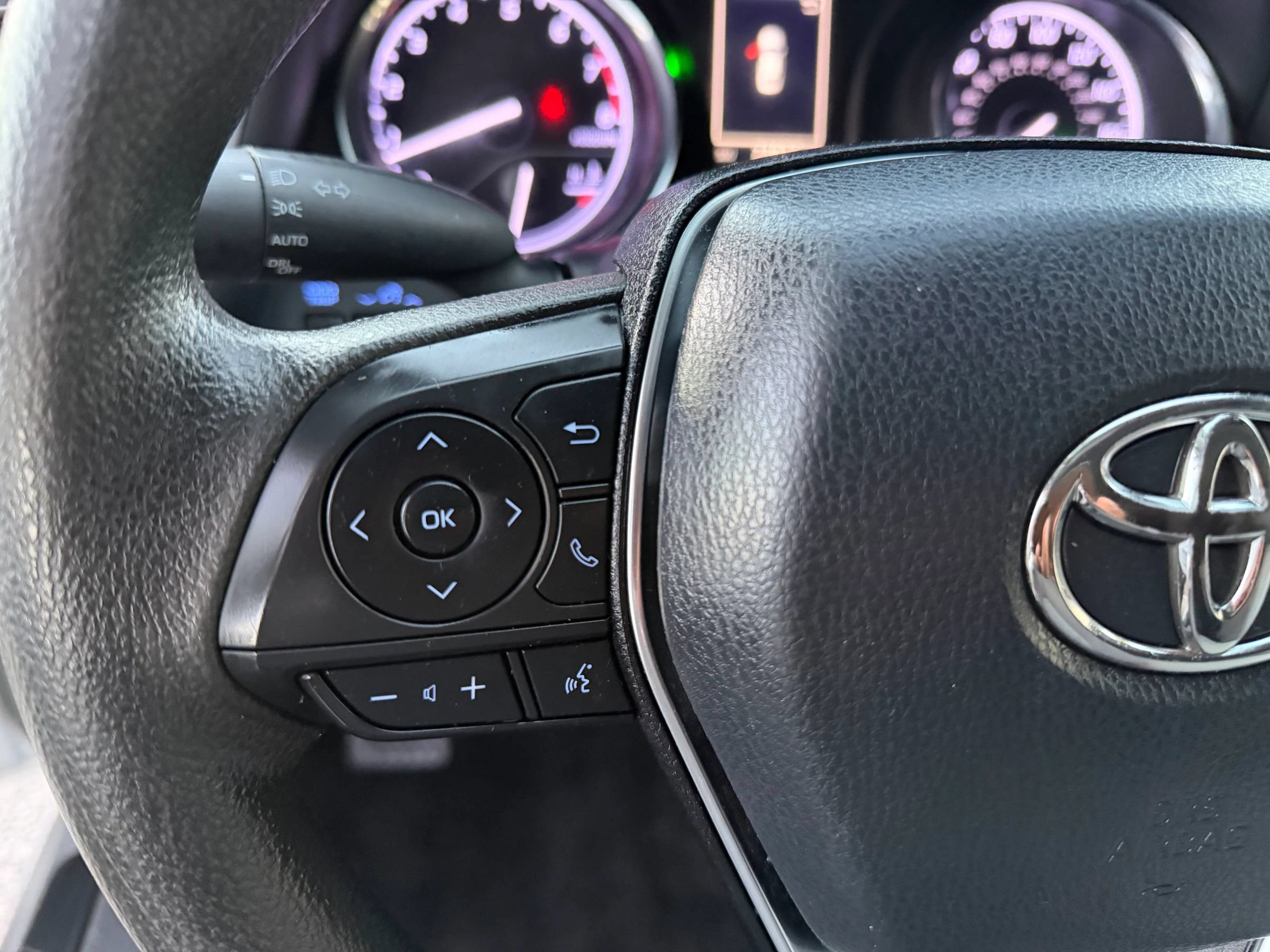 Used 2019 Toyota Camry LE FWD image 18