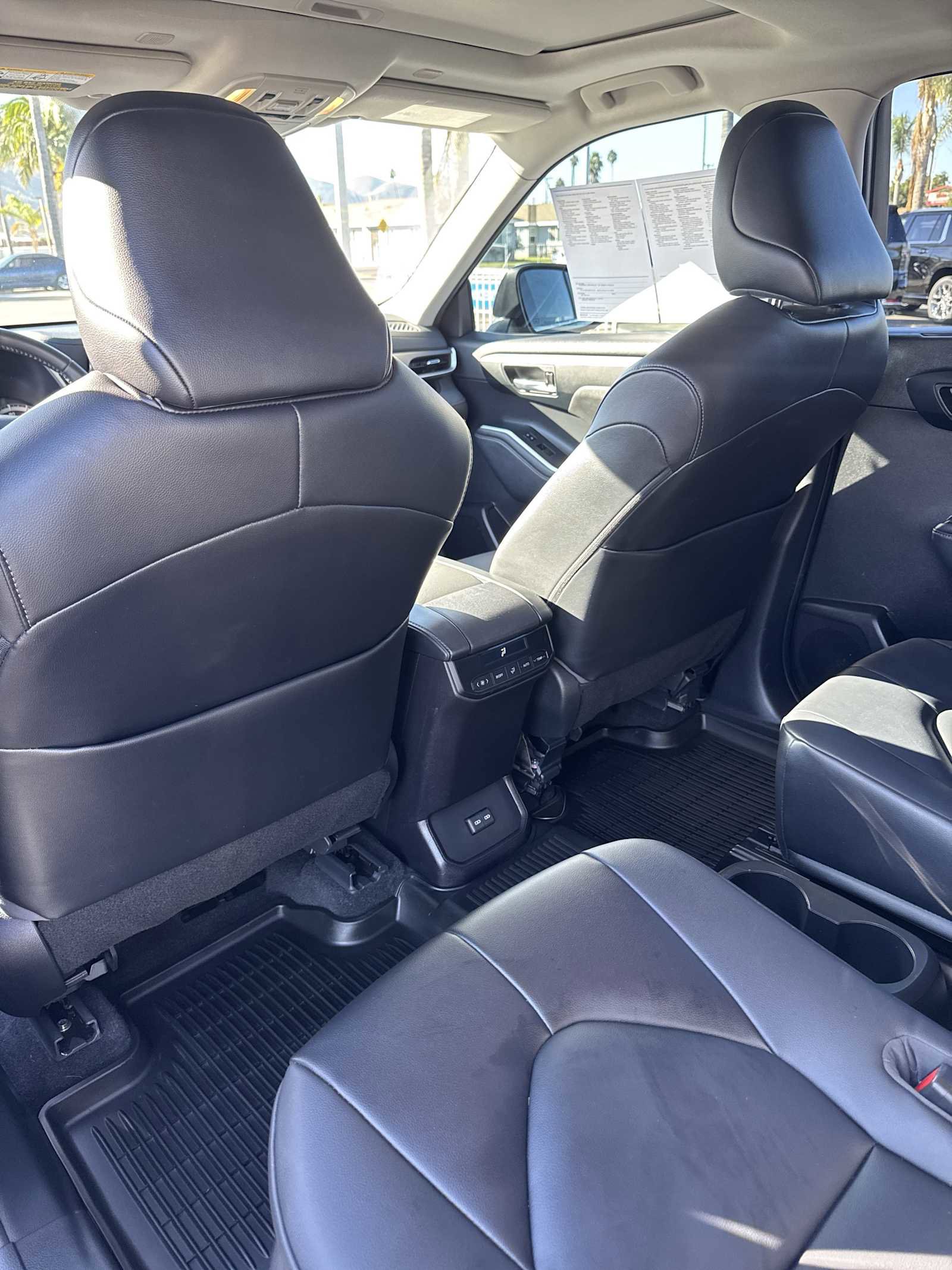 Used 2023 Toyota Highlander XLE image 21