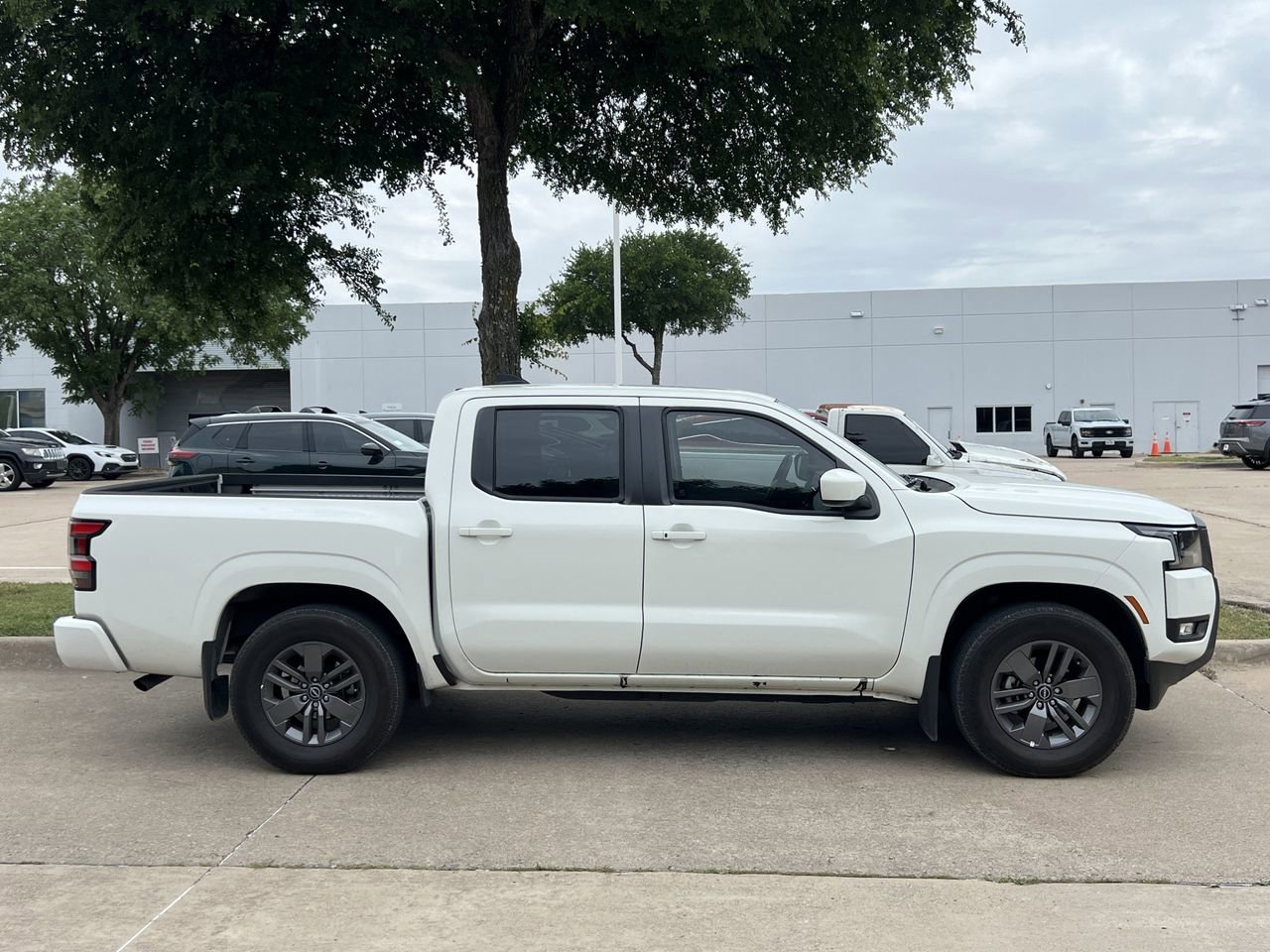 Certified 2025 Nissan Frontier SV w/ SV Convenience Package RWD image 3