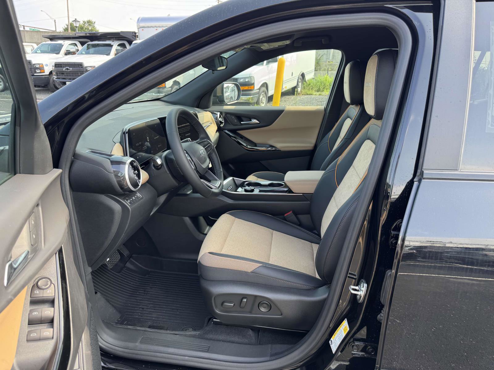 New 2026 Chevrolet Equinox ACTIV w/ LPO, Floor Liner Package image 16