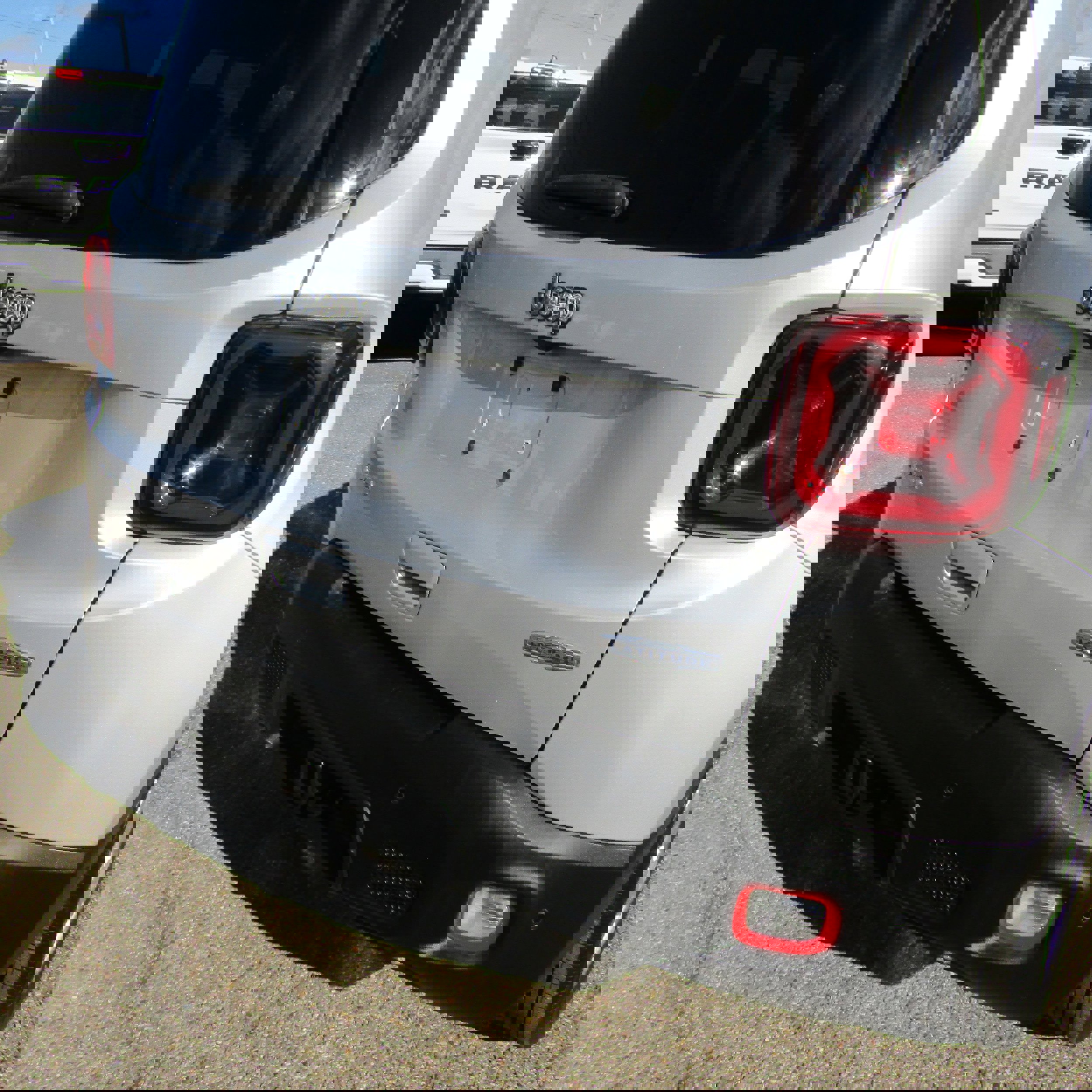 Used 2019 Jeep Renegade Latitude w/ UConnect 8.4 Nav Group image 7