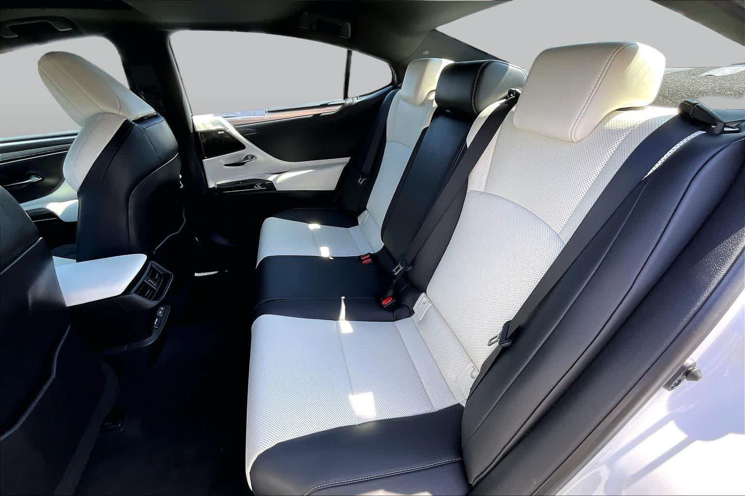 Certified 2024 Lexus ES 350 F Sport w/ Accessory Package (Z1) FWD image 18