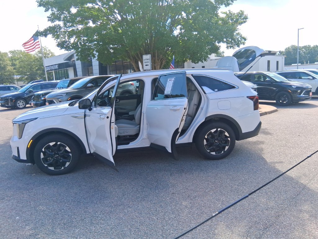 Used 2024 Kia Sorento S w/ Panoramic Sunroof Package FWD image 21