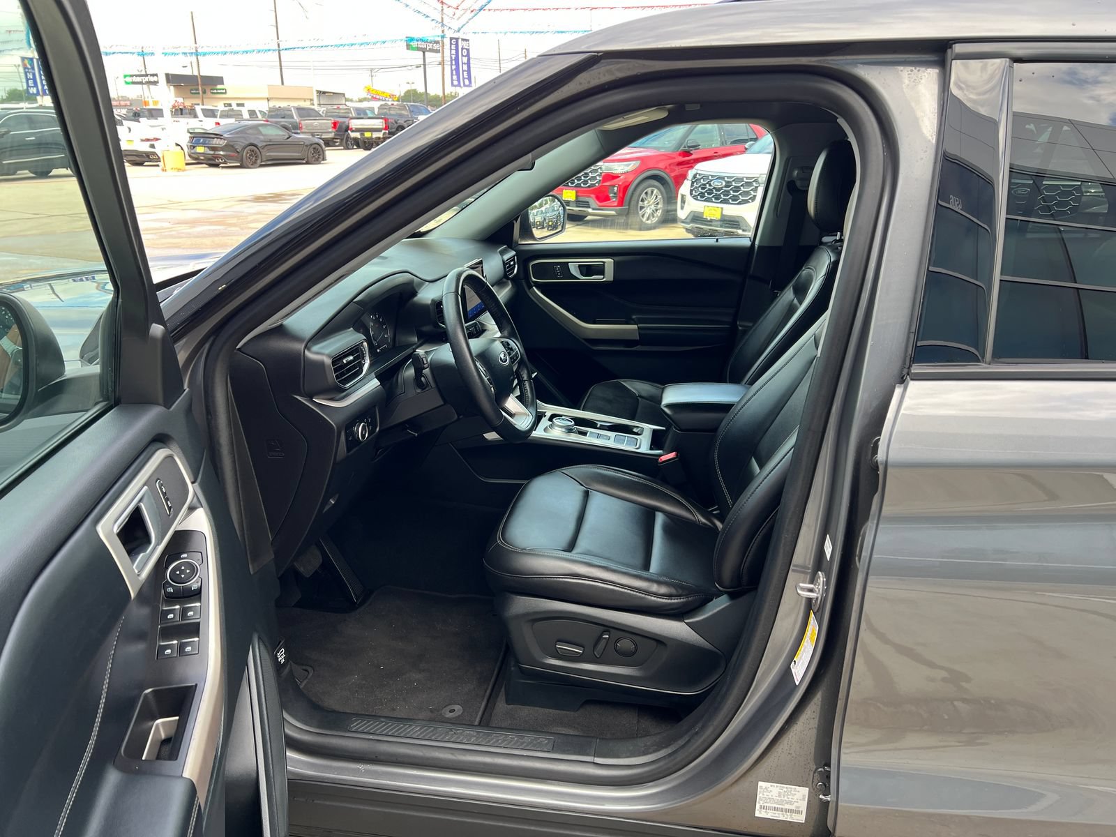 Used 2023 Ford Explorer XLT w/ Equipment Group 202A RWD image 10