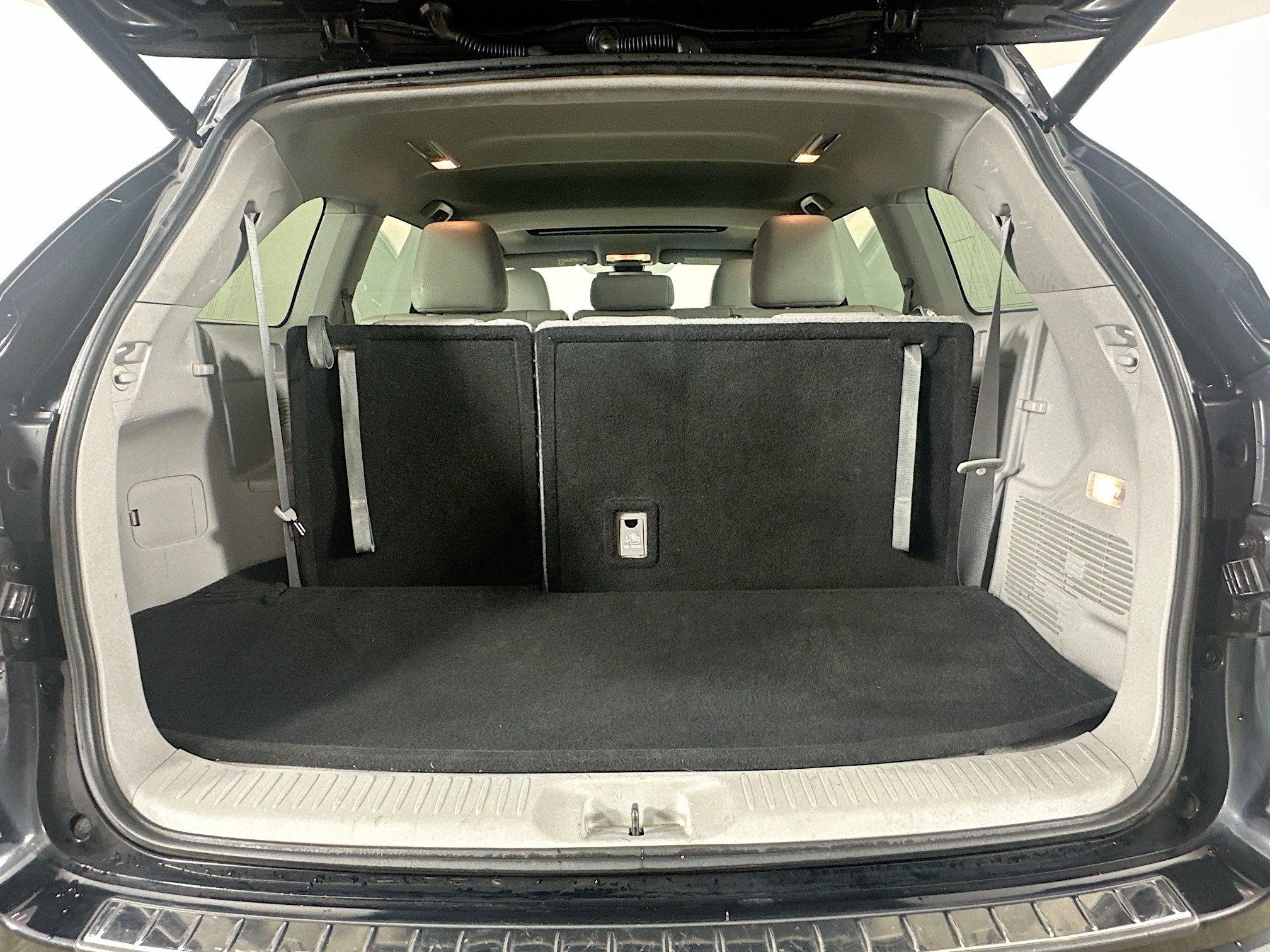 Used 2018 Toyota Highlander XLE FWD image 32