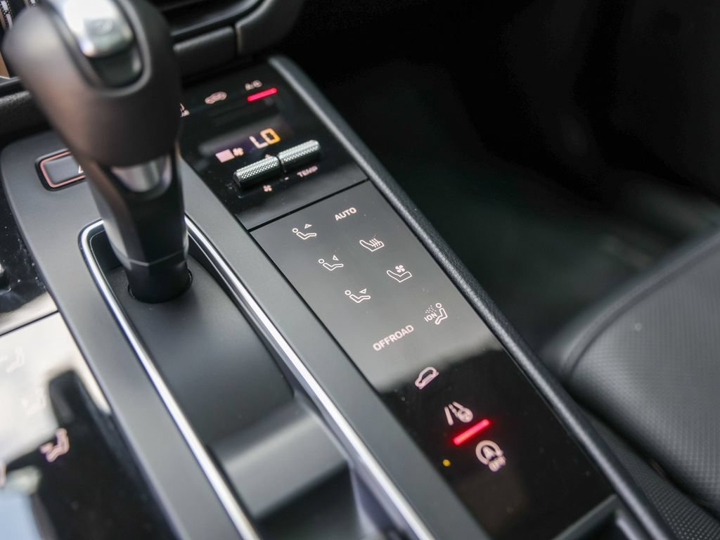 Certified 2026 Porsche Macan AWD/4WD image 26