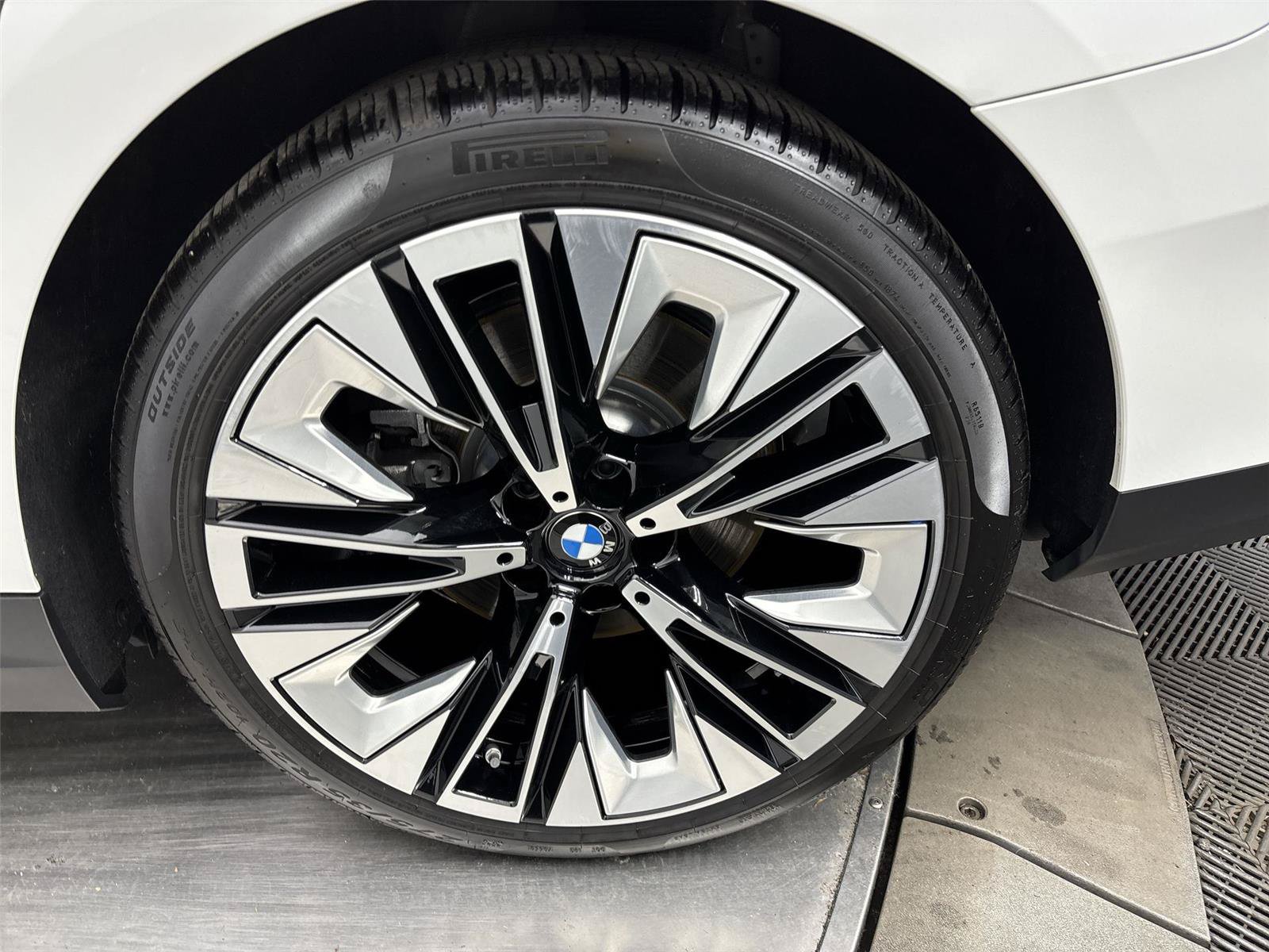 Used 2026 BMW i5 eDrive40 RWD image 27