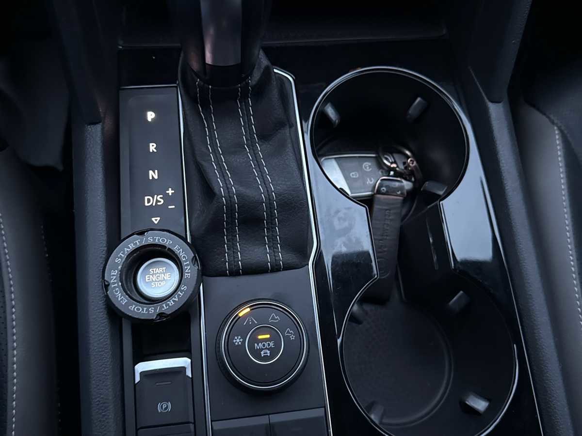 Used 2021 Volkswagen Atlas Cross Sport SEL Premium w/ Luggage Net & Mats Package image 12