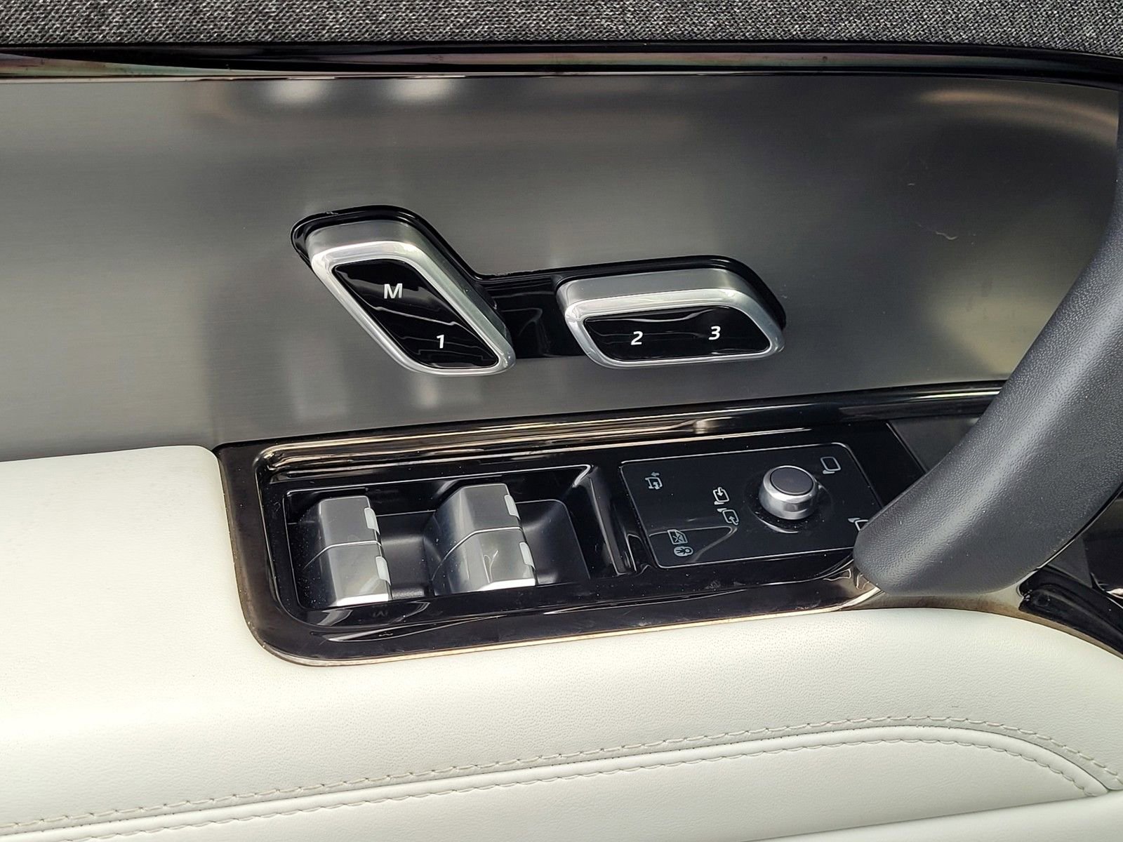 Used 2024 Land Rover Range Rover Sport SE image 16