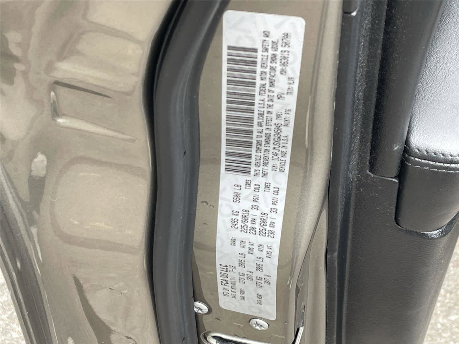 Used 2016 Jeep Cherokee Overland AWD/4WD image 32