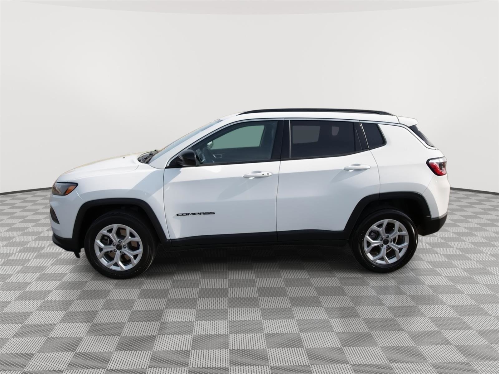 Used 2025 Jeep Compass Latitude image 8