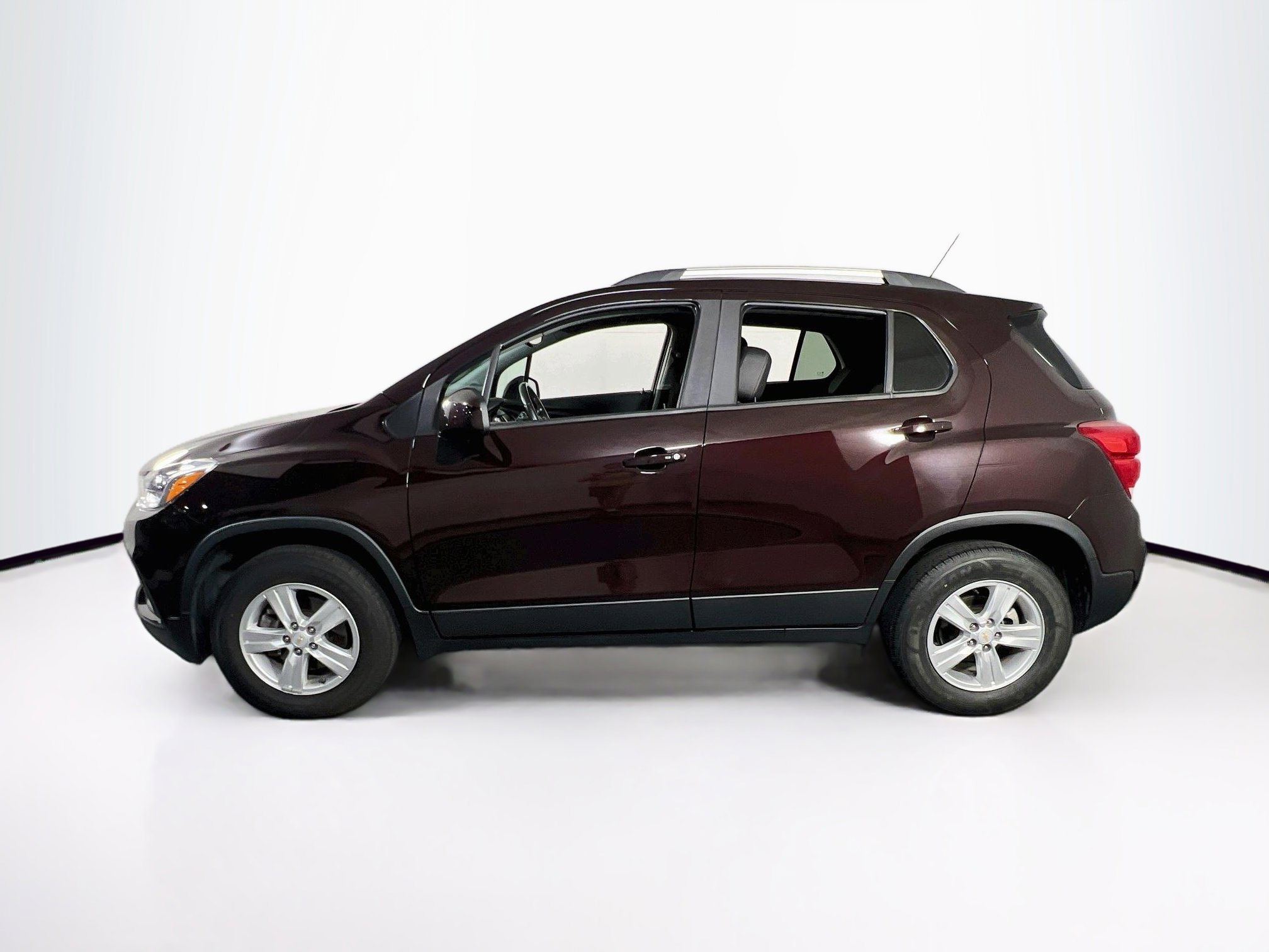Used 2021 Chevrolet Trax LT w/ LT Convenience Package AWD/4WD image 8