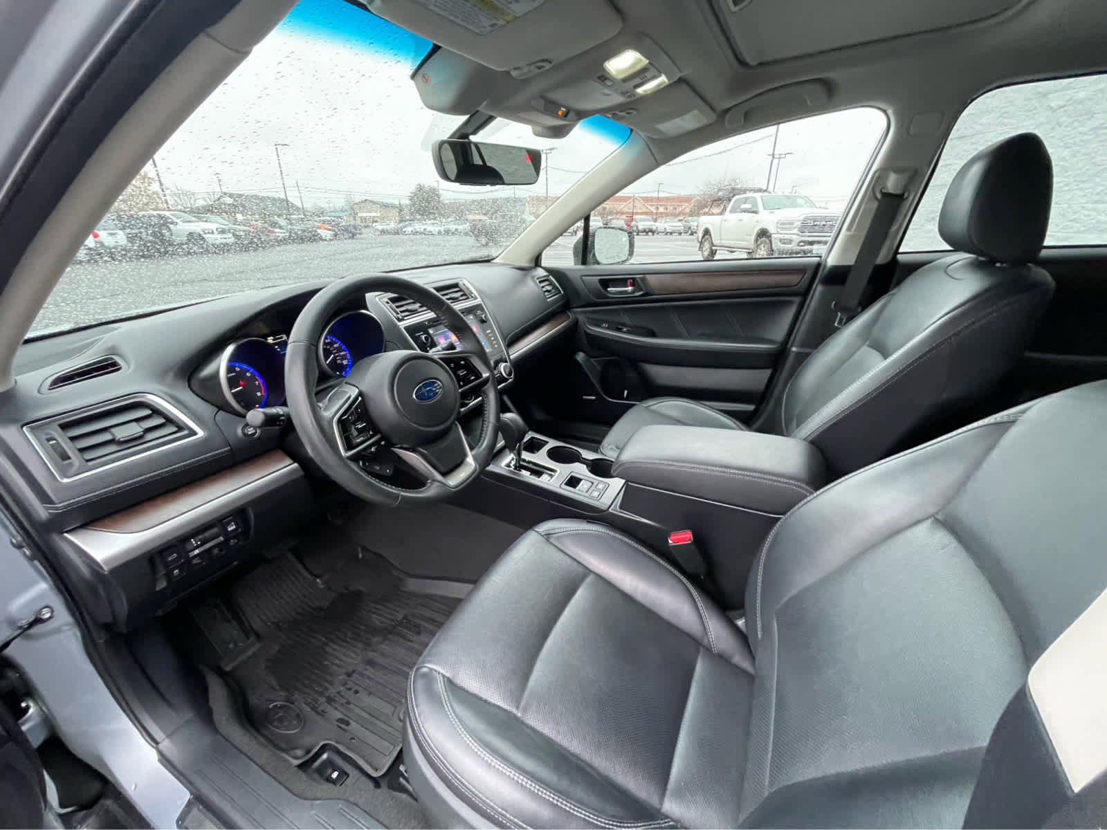 Used 2018 Subaru Outback 3.6R Limited image 2