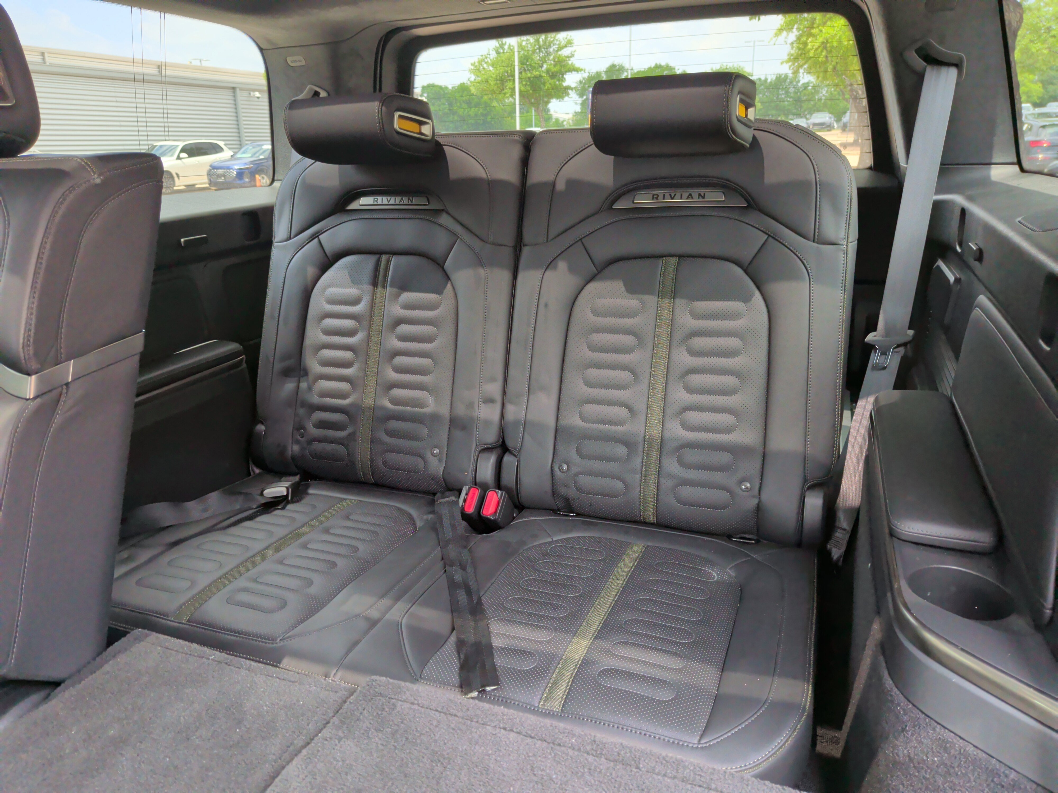 Used 2023 Rivian R1S Adventure AWD/4WD image 33