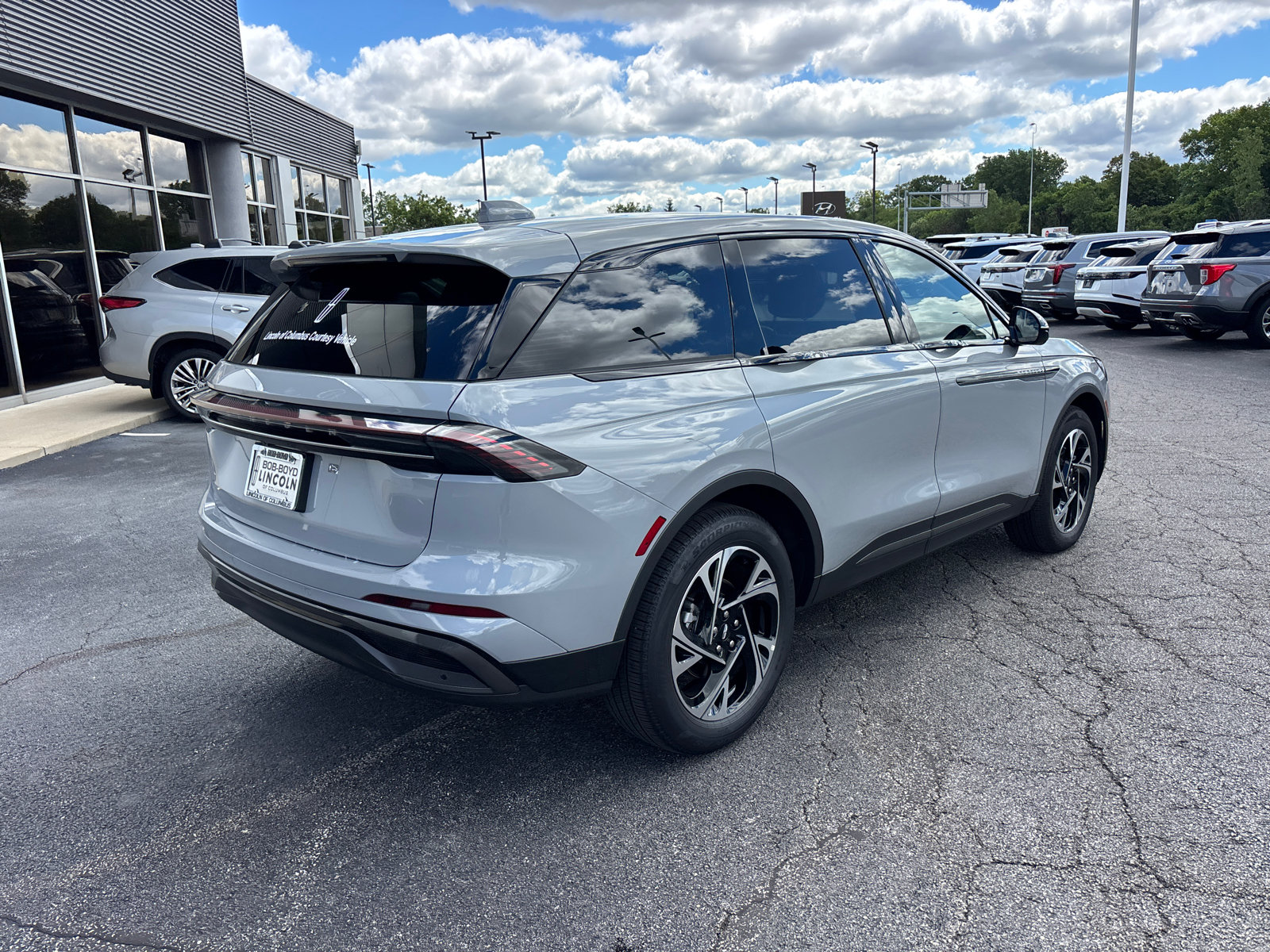 New 2026 Lincoln Nautilus Premier w/ Jet Appearance Package AWD/4WD image 7