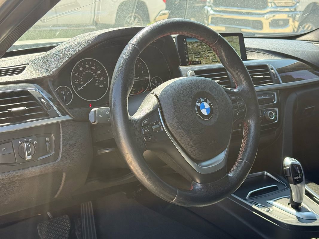 Used 2018 BMW 330i xDrive Sedan AWD/4WD image 7