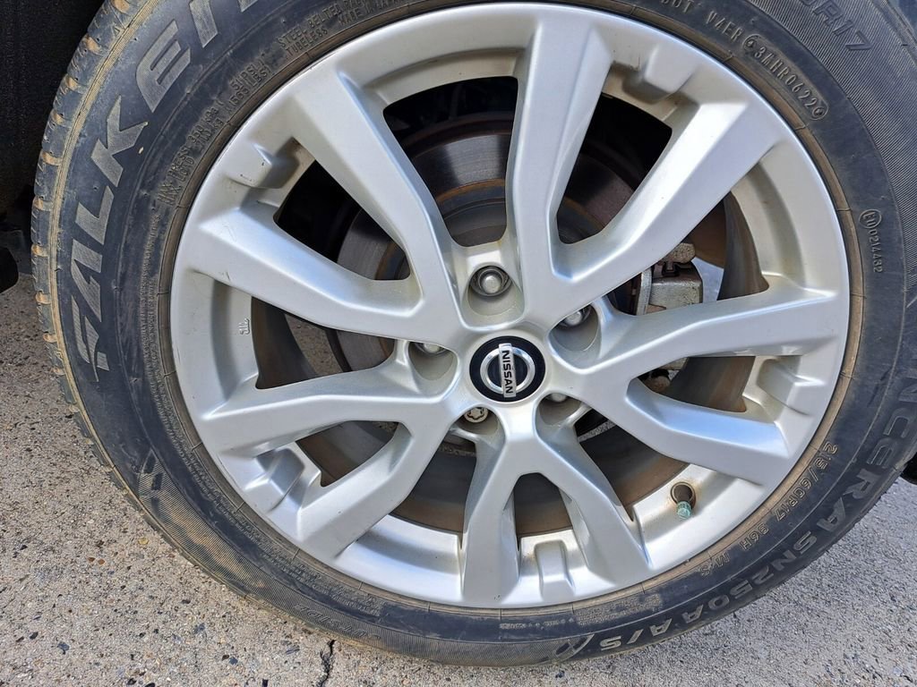 Used 2022 Nissan Rogue Sport S image 25