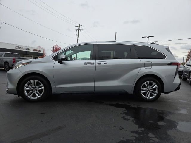 Used 2021 Toyota Sienna Limited image 4