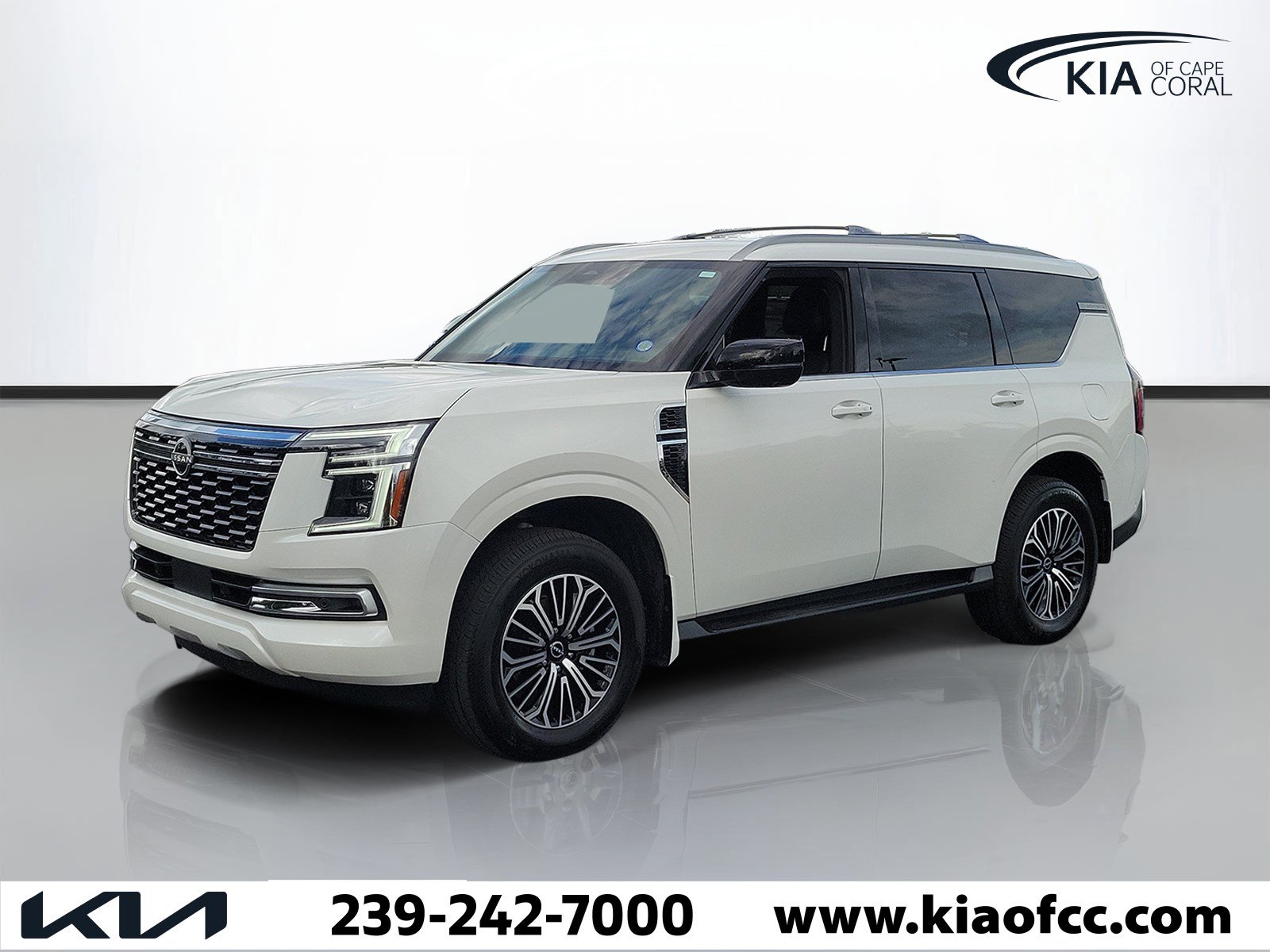 Used 2025 Nissan Armada SL AWD/4WD image 3