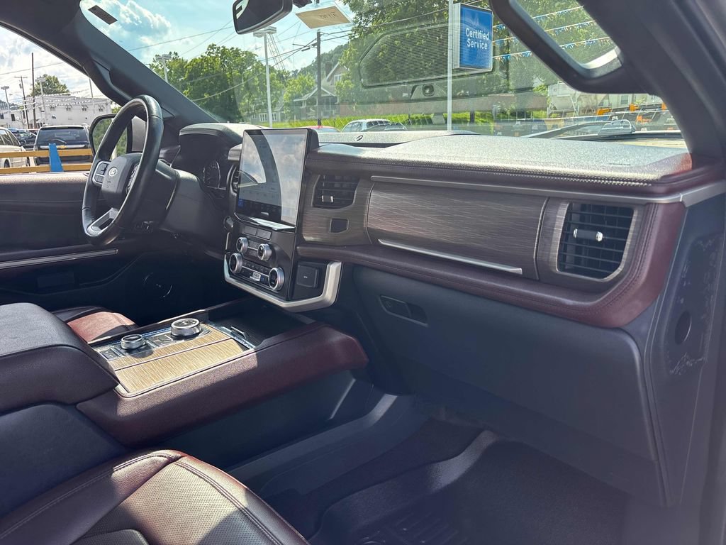 Used 2023 Ford Expedition Limited AWD/4WD image 34