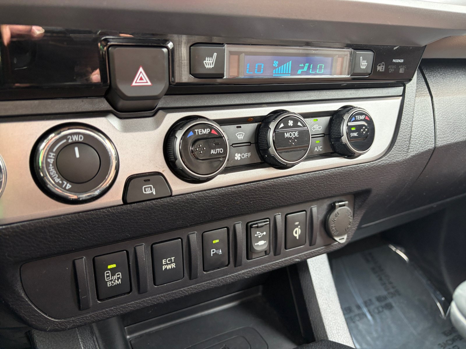 Used 2017 Toyota Tacoma Limited w/ Tow Package AWD/4WD image 25