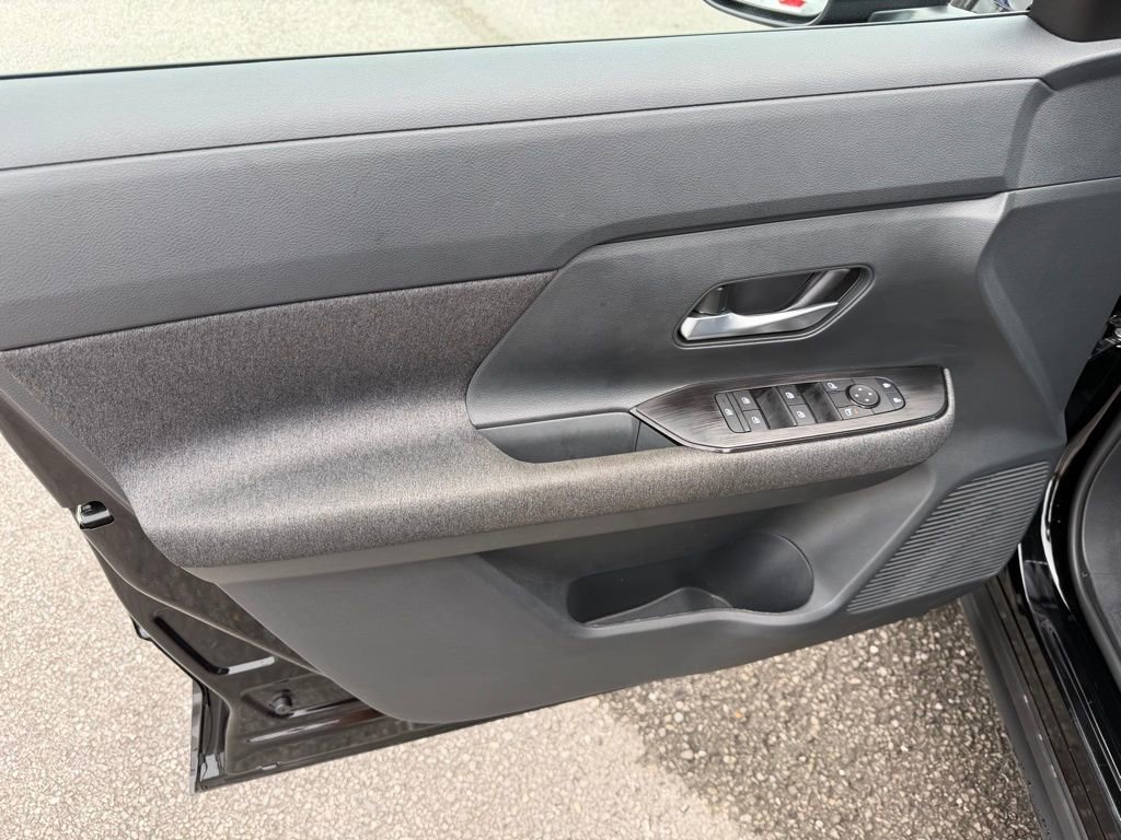 Used 2026 Nissan Kicks SV image 13