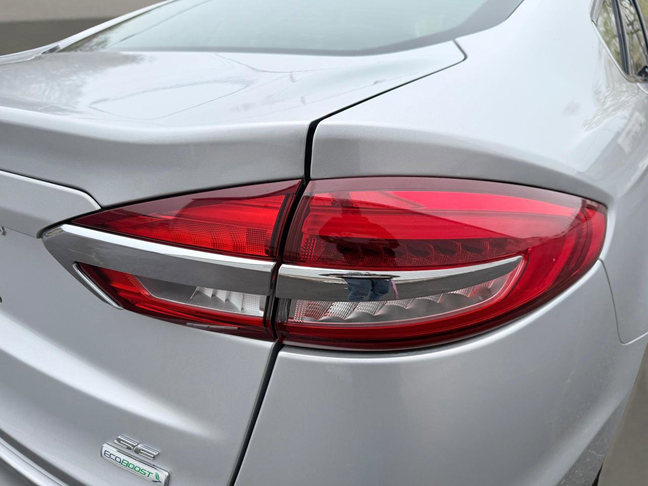 Used 2019 Ford Fusion SE FWD image 13