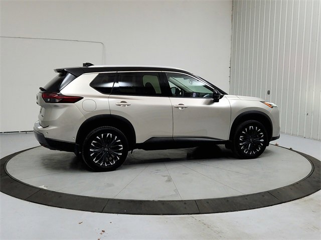 Used 2025 Nissan Rogue SL w/ Tech Package image 7