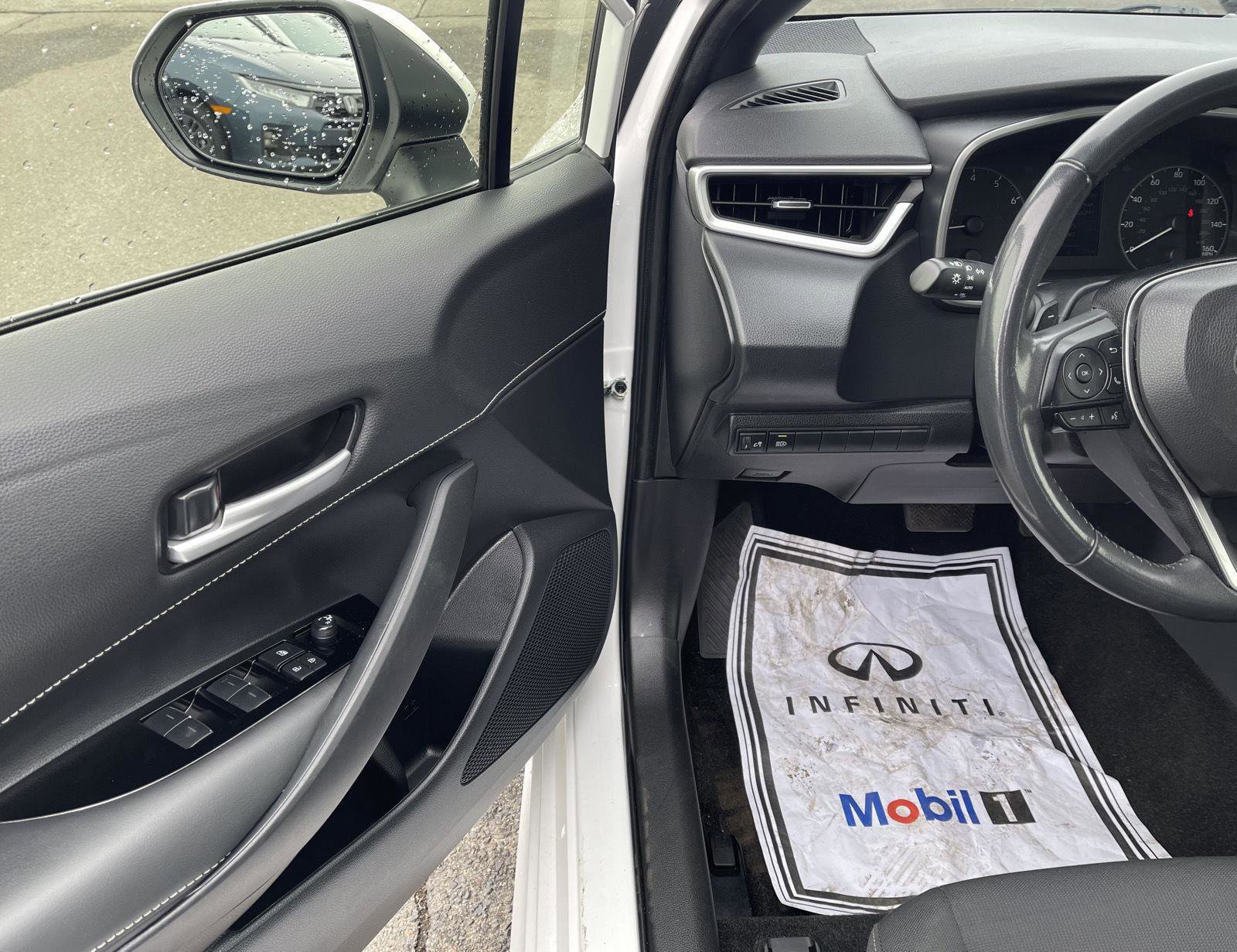 Used 2024 Toyota Corolla SE image 2